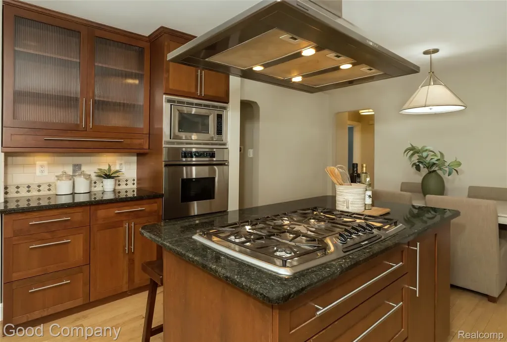 802 Orchard View Drive Royal Oak City MI 48073