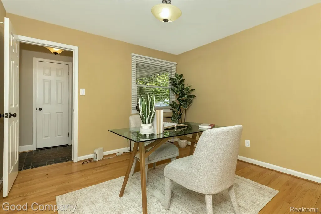 802 Orchard View Drive Royal Oak City MI 48073