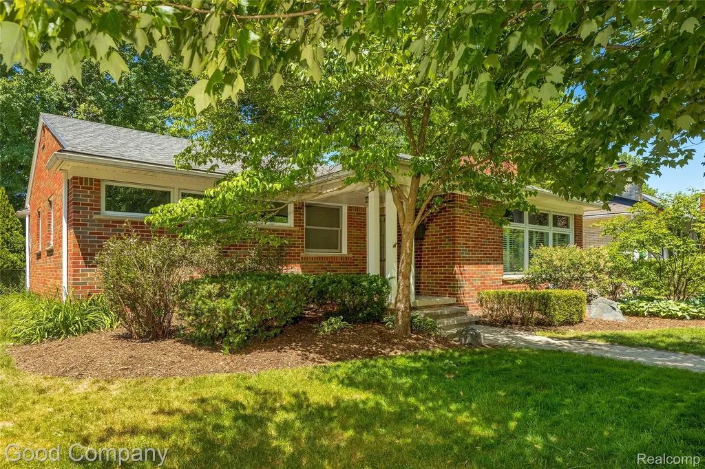 802 Orchard View Drive Royal Oak City MI 48073