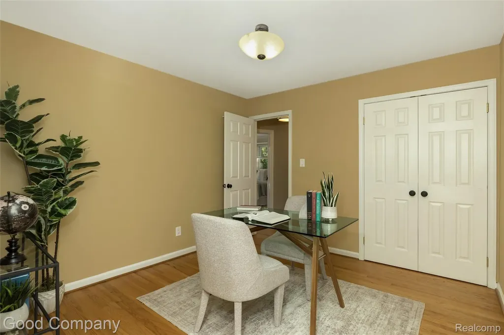 802 Orchard View Drive Royal Oak City MI 48073