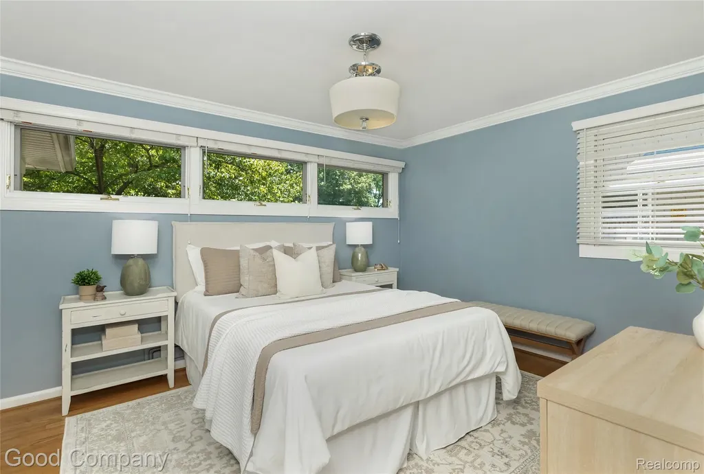 802 Orchard View Drive Royal Oak City MI 48073