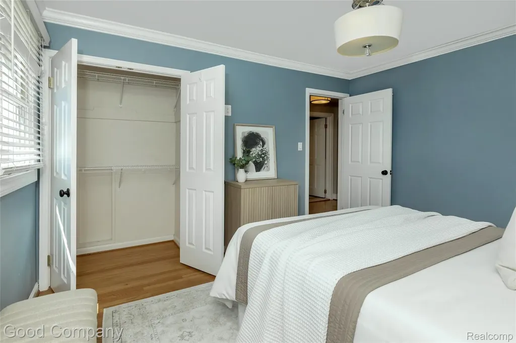 802 Orchard View Drive Royal Oak City MI 48073