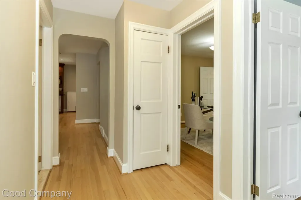 802 Orchard View Drive Royal Oak City MI 48073