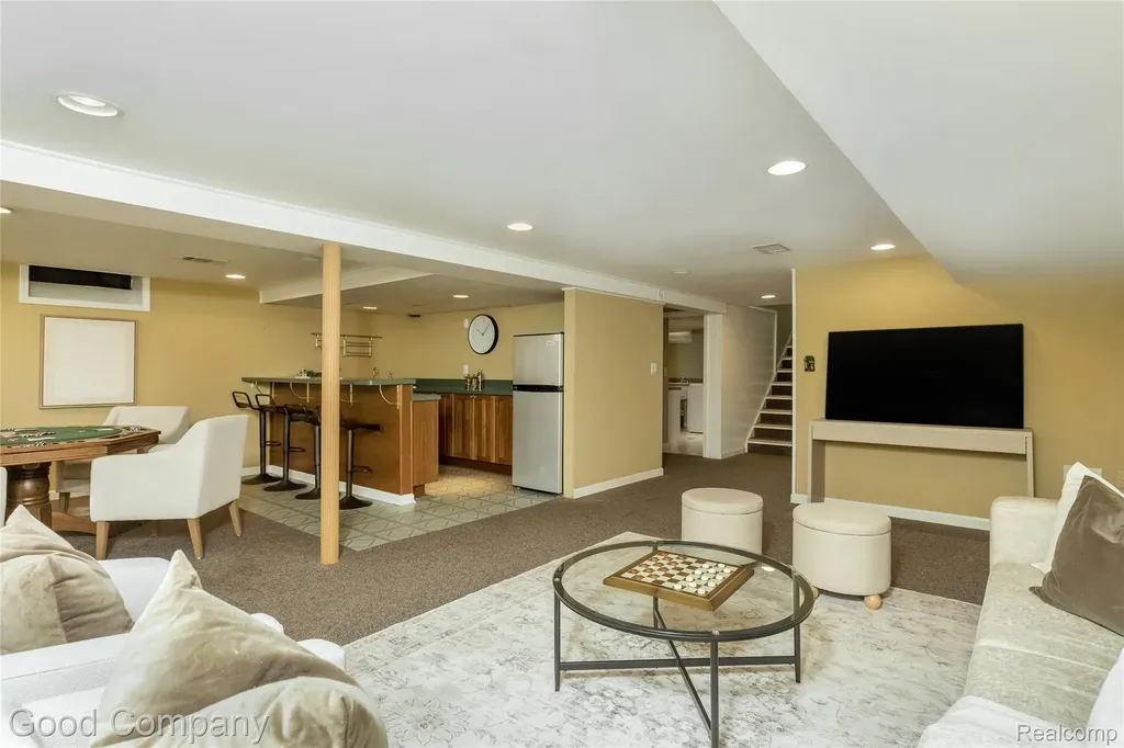 802 Orchard View Drive Royal Oak City MI 48073