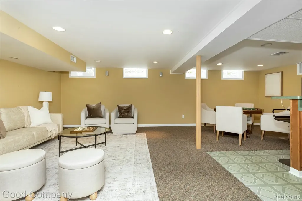 802 Orchard View Drive Royal Oak City MI 48073