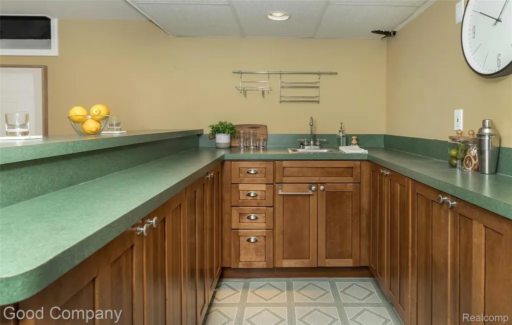 802 Orchard View Drive Royal Oak City MI 48073