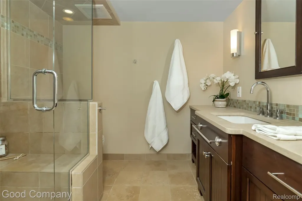 802 Orchard View Drive Royal Oak City MI 48073