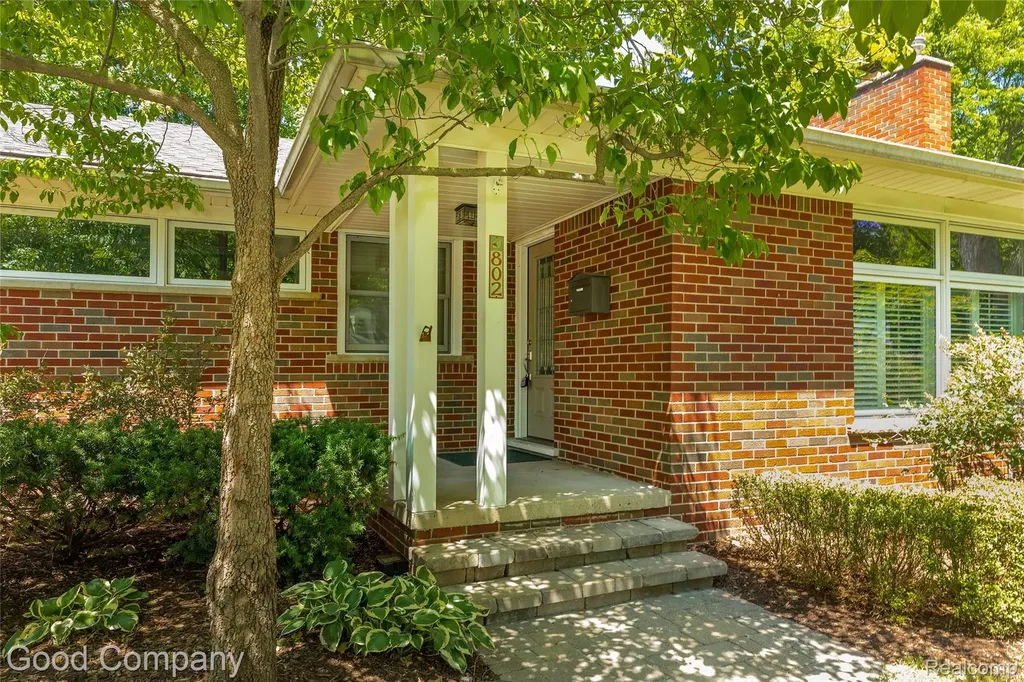 802 Orchard View Drive Royal Oak City MI 48073
