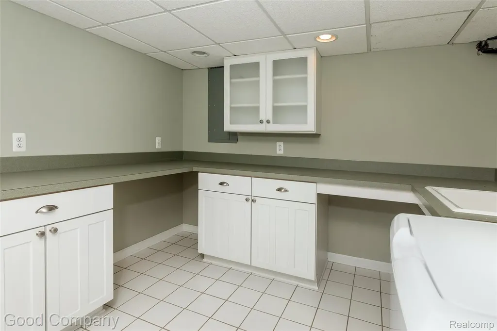 802 Orchard View Drive Royal Oak City MI 48073