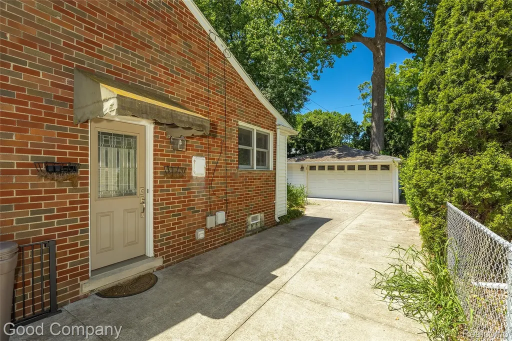 802 Orchard View Drive Royal Oak City MI 48073