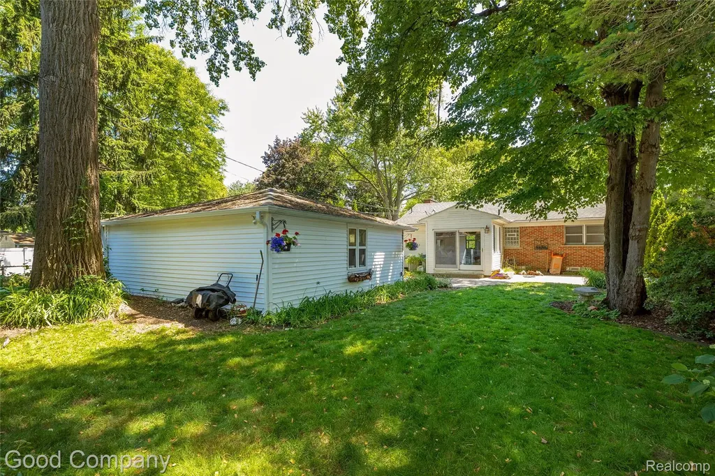 802 Orchard View Drive Royal Oak City MI 48073