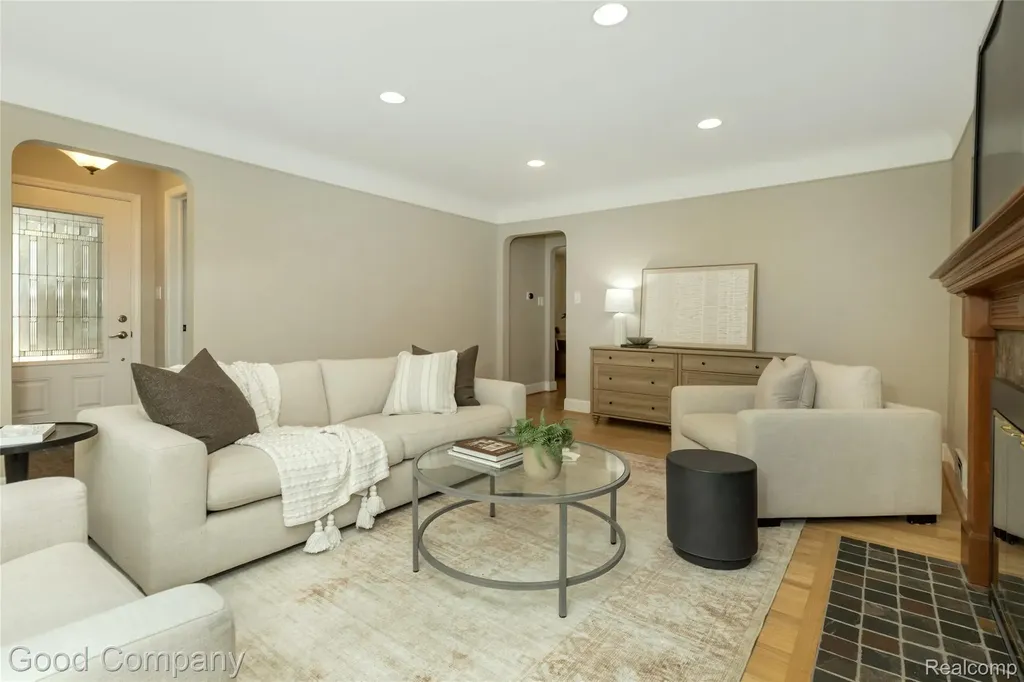 802 Orchard View Drive Royal Oak City MI 48073