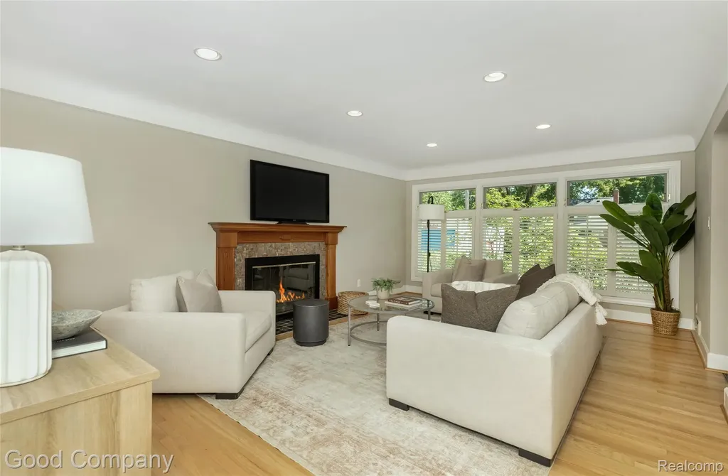 802 Orchard View Drive Royal Oak City MI 48073