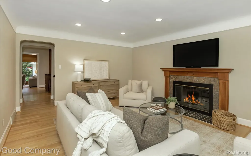802 Orchard View Drive Royal Oak City MI 48073