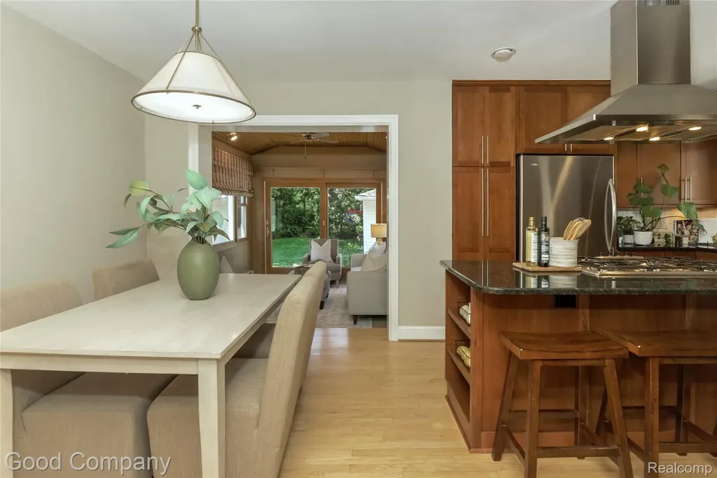 802 Orchard View Drive Royal Oak City MI 48073
