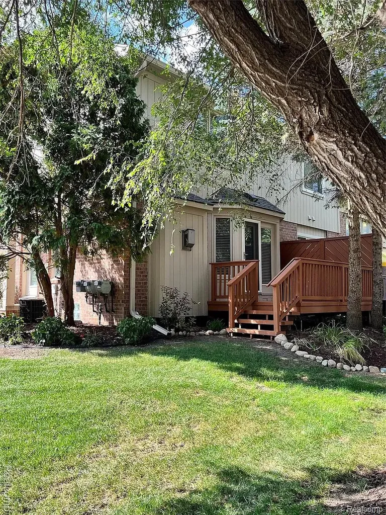 4455 Park Place Dr Park Place Drive Shelby Charter Township MI 48316