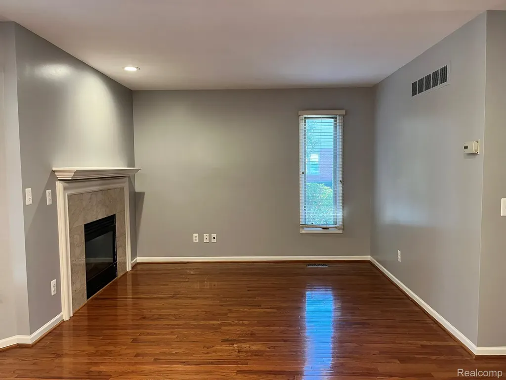 4455 Park Place Dr Park Place Drive Shelby Charter Township MI 48316