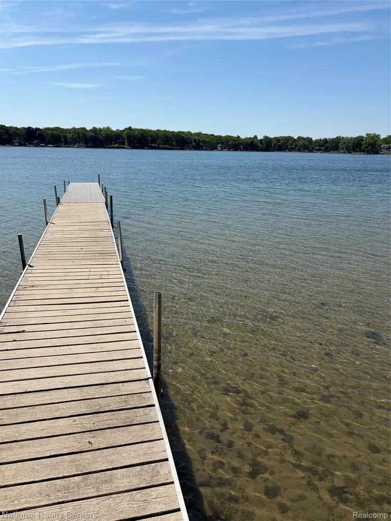 3889 Lakewood Drive Waterford Charter Township MI 48329