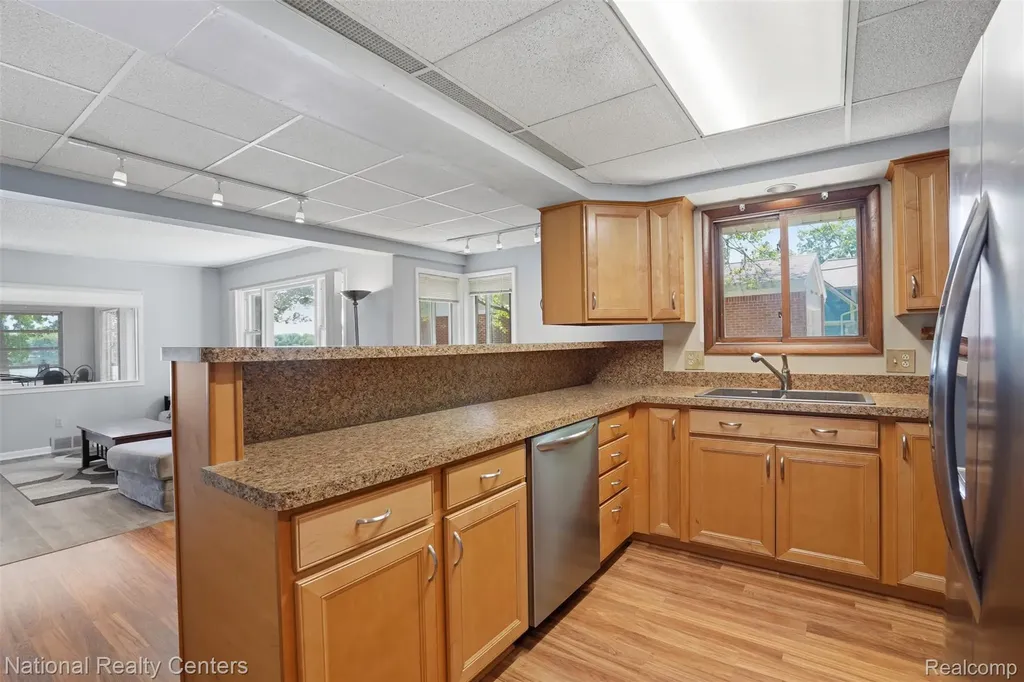 3889 Lakewood Drive Waterford Charter Township MI 48329