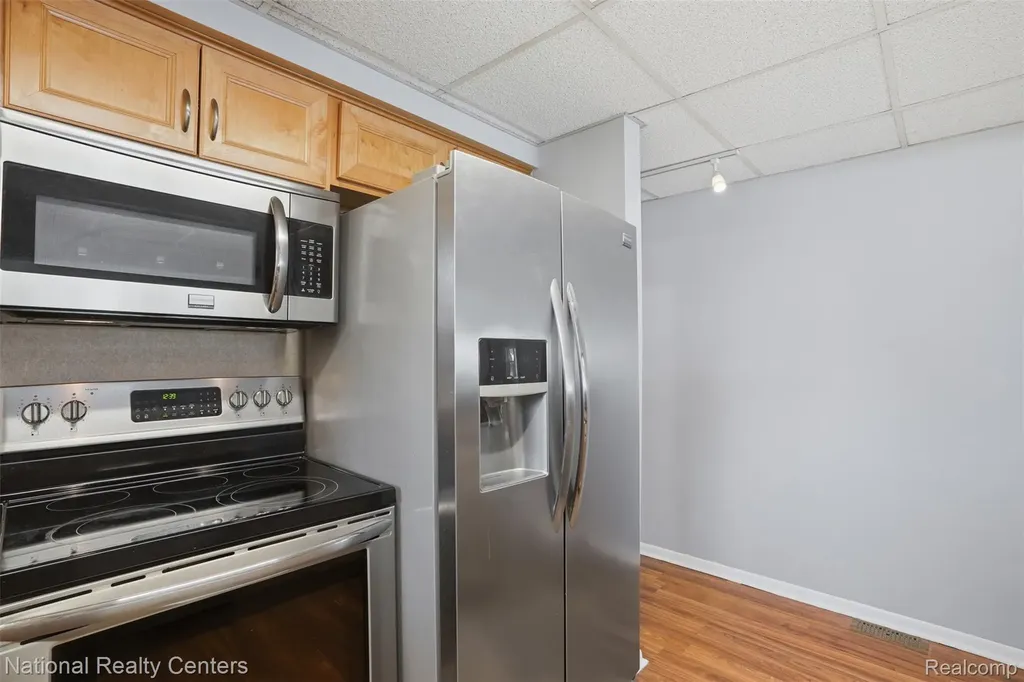 3889 Lakewood Drive Waterford Charter Township MI 48329