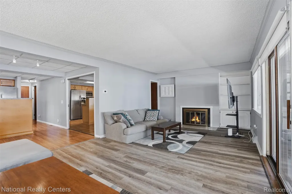 3889 Lakewood Drive Waterford Charter Township MI 48329