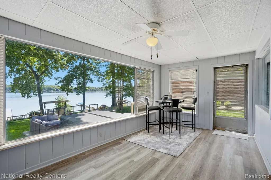 3889 Lakewood Drive Waterford Charter Township MI 48329