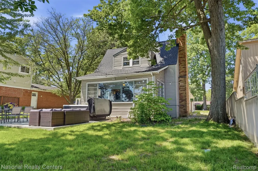 3889 Lakewood Drive Waterford Charter Township MI 48329