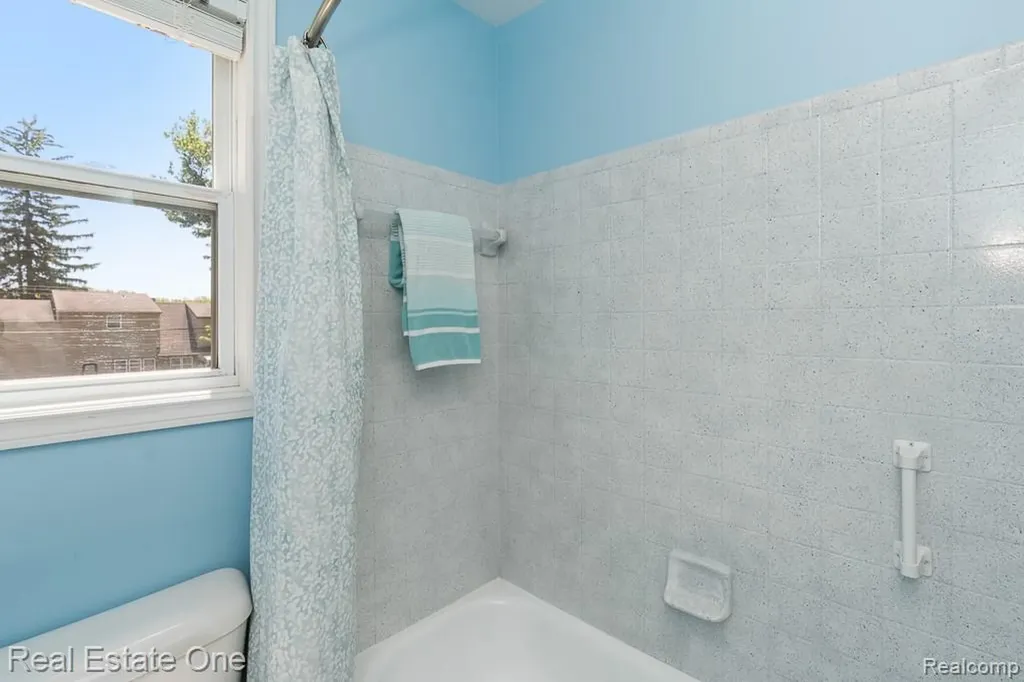 4833 Harding Avenue Independence Charter Township MI 48346