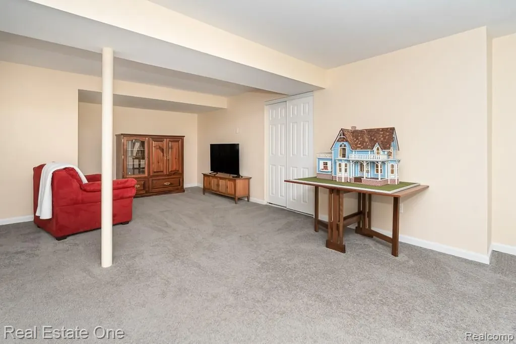 4833 Harding Avenue Independence Charter Township MI 48346