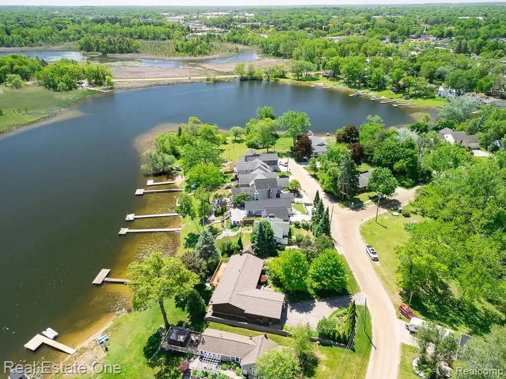4833 Harding Avenue Independence Charter Township MI 48346