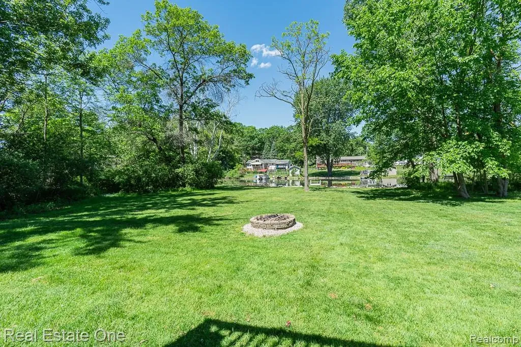 4833 Harding Avenue Independence Charter Township MI 48346