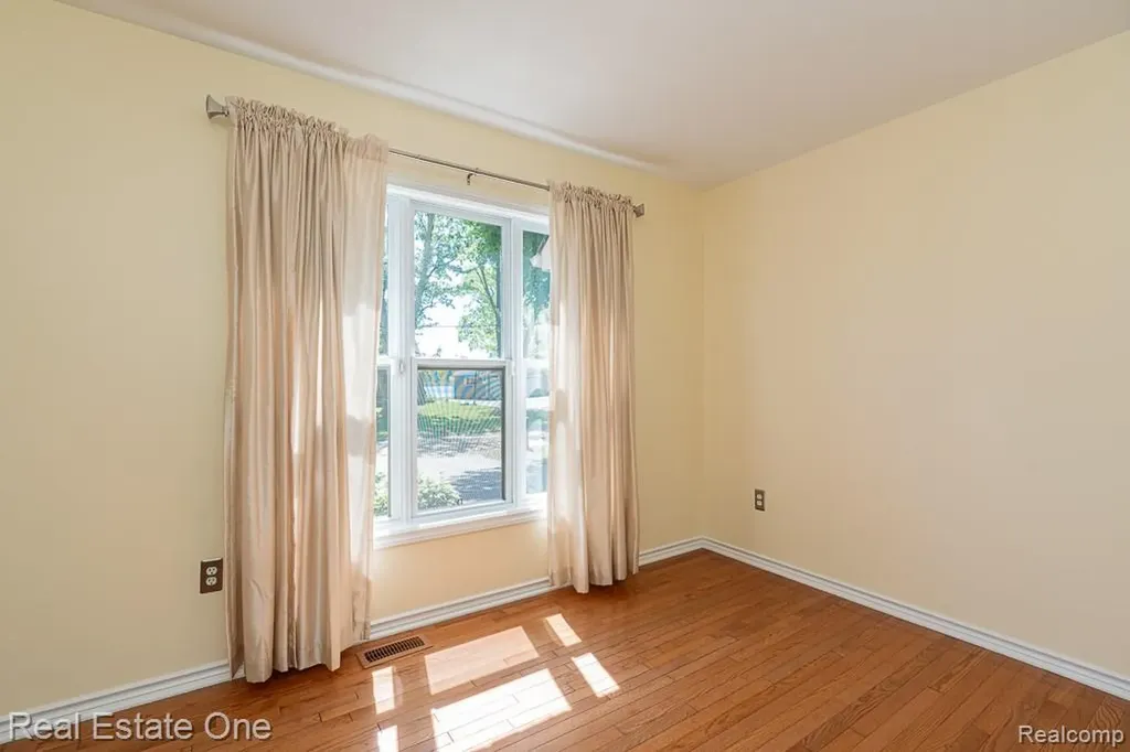 4833 Harding Avenue Independence Charter Township MI 48346