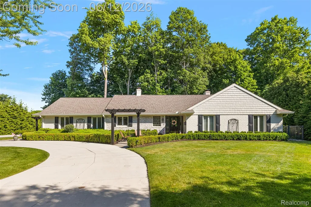 1276 Hillside Drive Birmingham City MI 48009