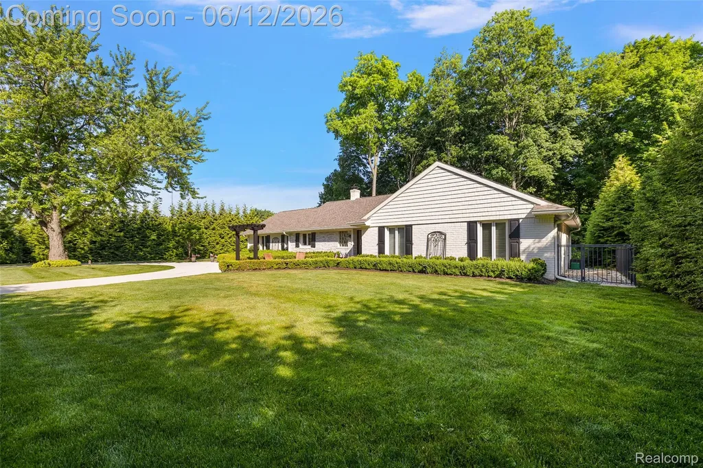 1276 Hillside Drive Birmingham City MI 48009