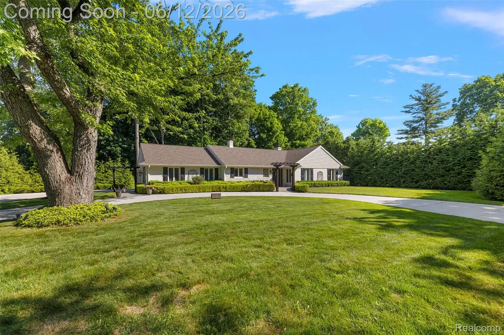 1276 Hillside Drive Birmingham City MI 48009