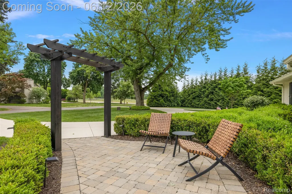 1276 Hillside Drive Birmingham City MI 48009