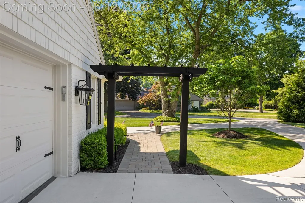 1276 Hillside Drive Birmingham City MI 48009