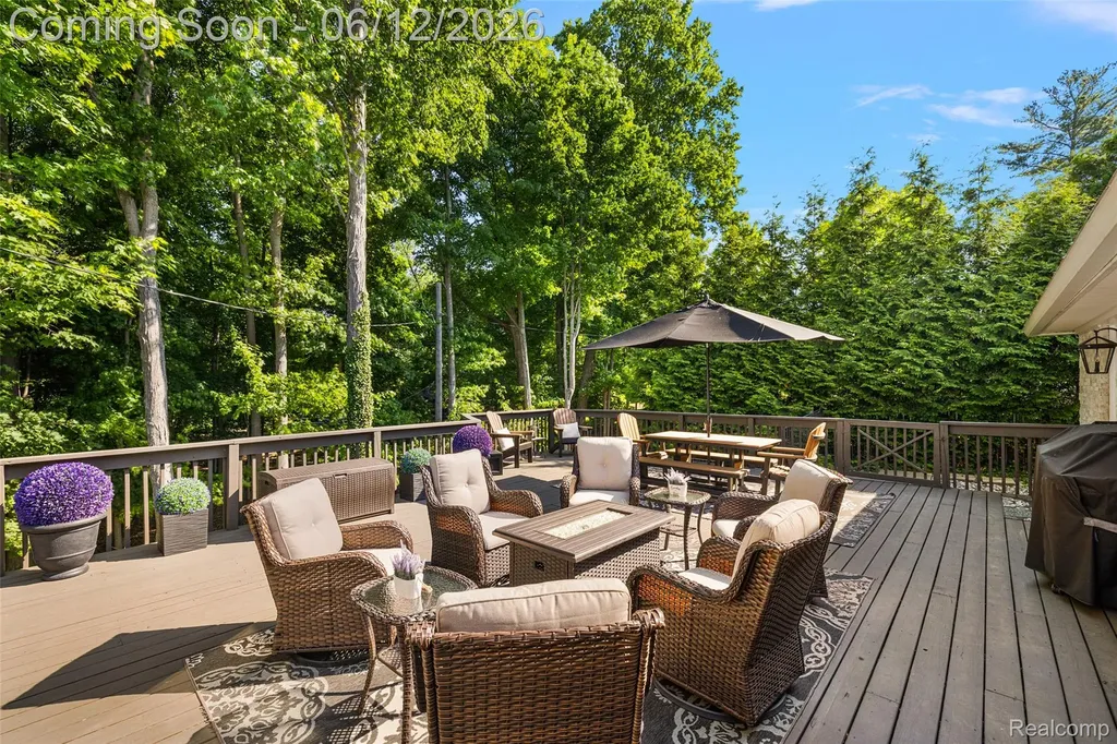 1276 Hillside Drive Birmingham City MI 48009