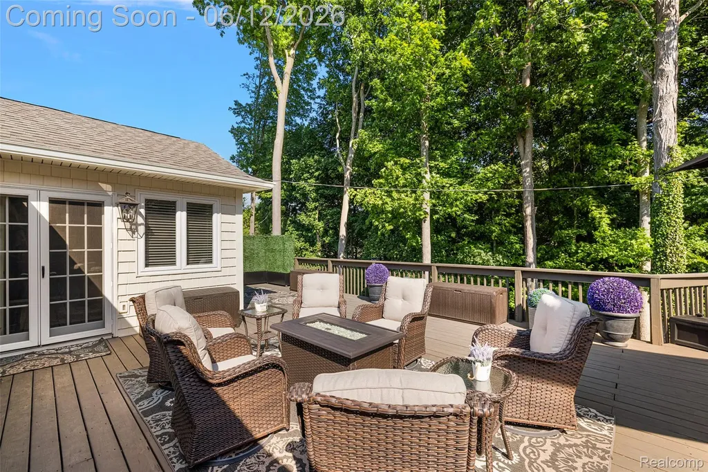 1276 Hillside Drive Birmingham City MI 48009