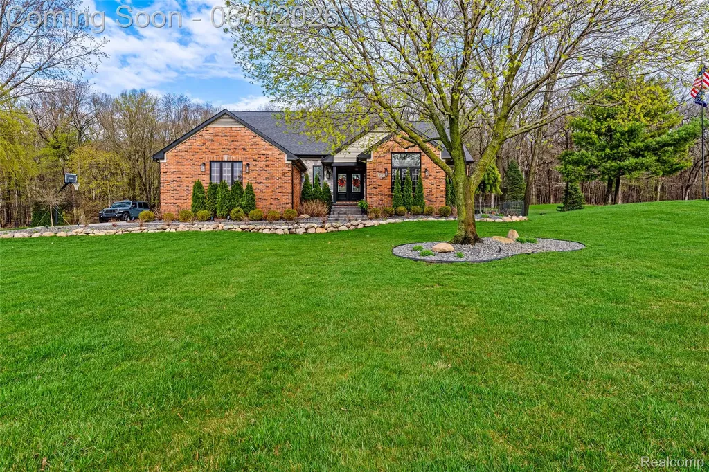 2167 Mayfair Drive White Lake Charter Township MI 48383