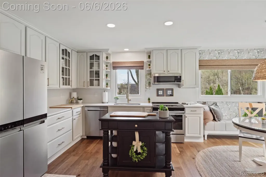 2167 Mayfair Drive White Lake Charter Township MI 48383