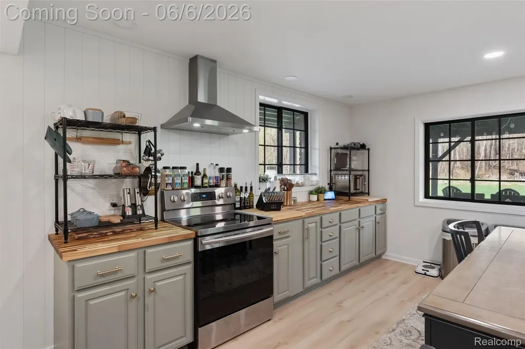 2167 Mayfair Drive White Lake Charter Township MI 48383