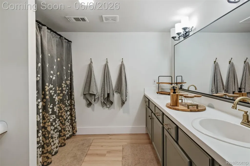 2167 Mayfair Drive White Lake Charter Township MI 48383