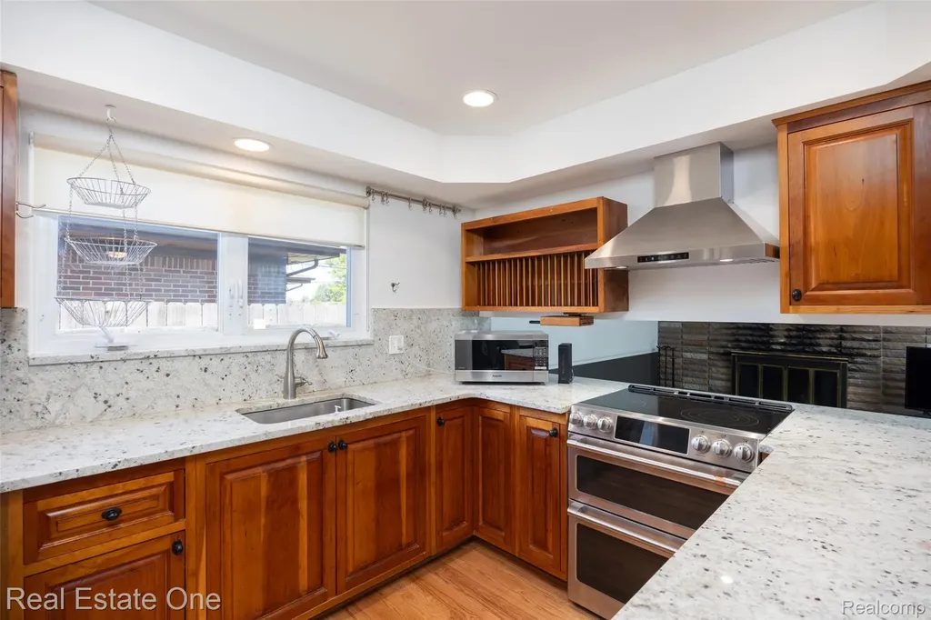 36424 Clifford Drive Sterling Heights City MI 48312