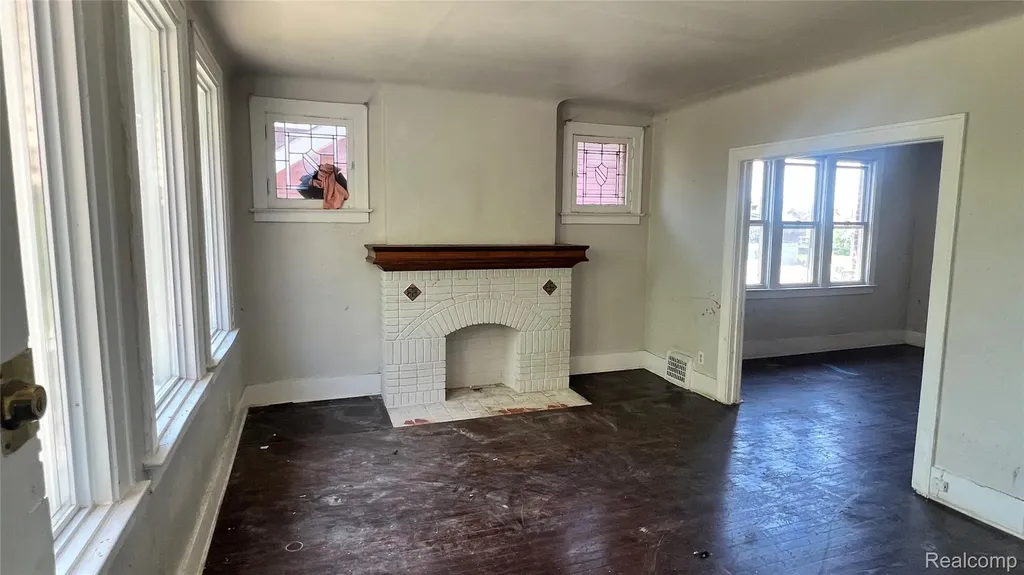 1980 W Grand Street Detroit City MI 48238