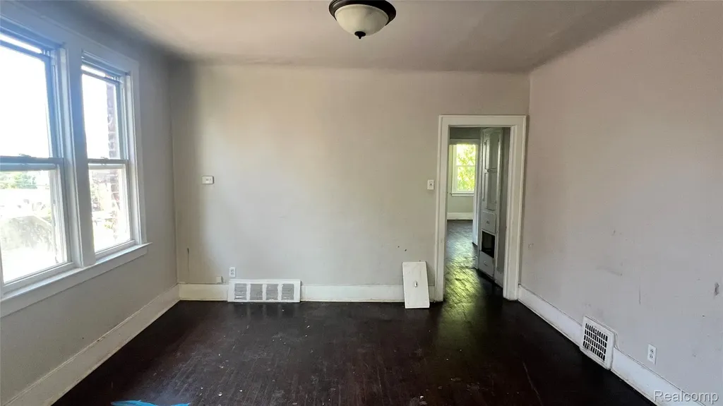 1980 W Grand Street Detroit City MI 48238