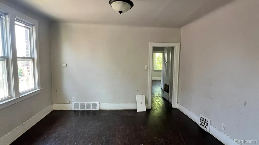 1980 W Grand Street Detroit City MI 48238