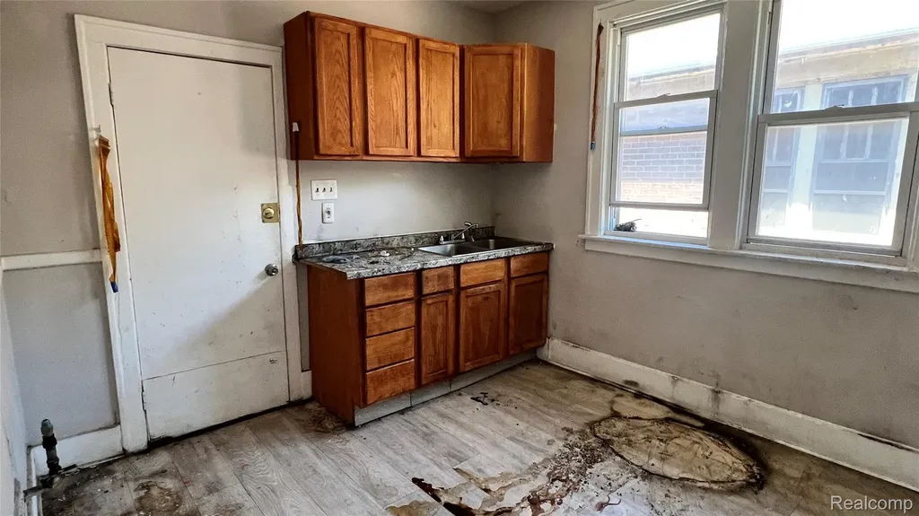 1980 W Grand Street Detroit City MI 48238