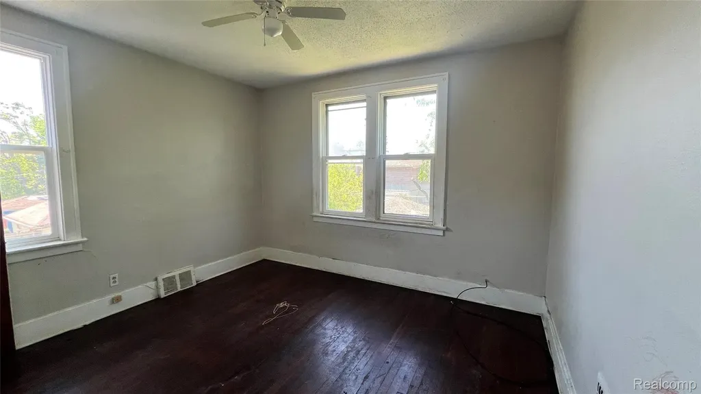1980 W Grand Street Detroit City MI 48238