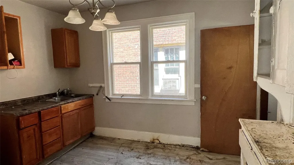 1980 W Grand Street Detroit City MI 48238